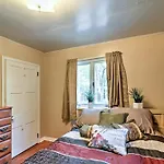 Rustic Bedford Cabin Near Hunting And Fishing