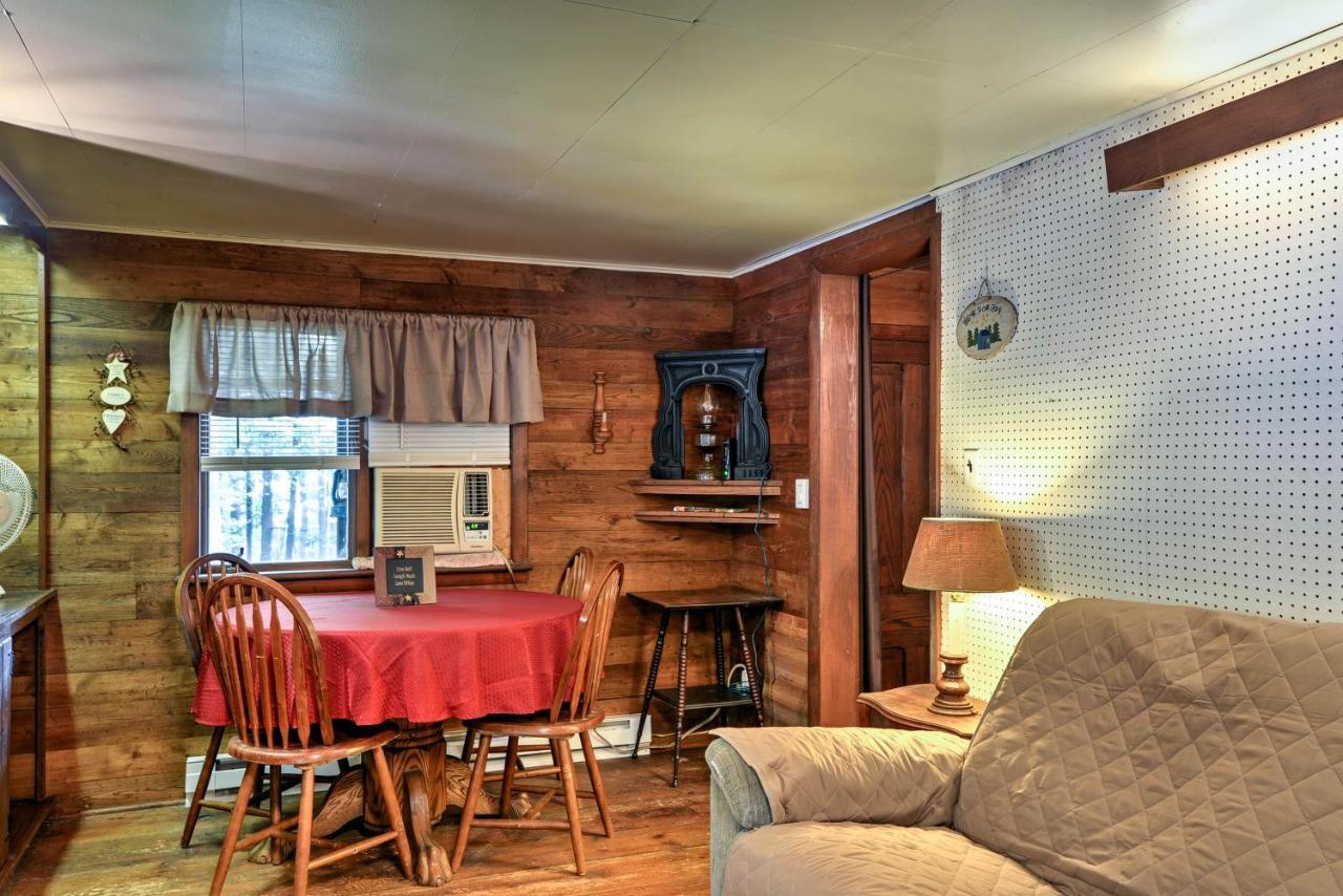 Rustic Cabin Near Hunting And Fishing Сasa de vacaciones Bedford
