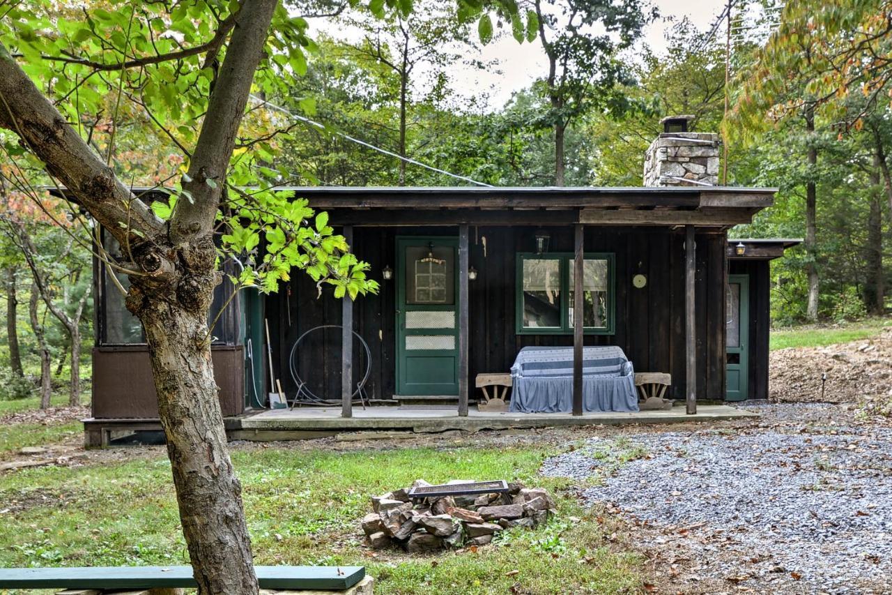 Rustic Cabin Near Hunting And Fishing Сasa de vacaciones Bedford